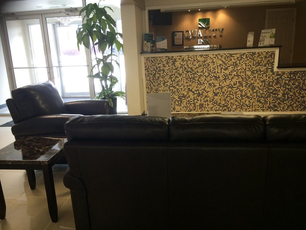 Quality Inn Акворт Экстерьер фото