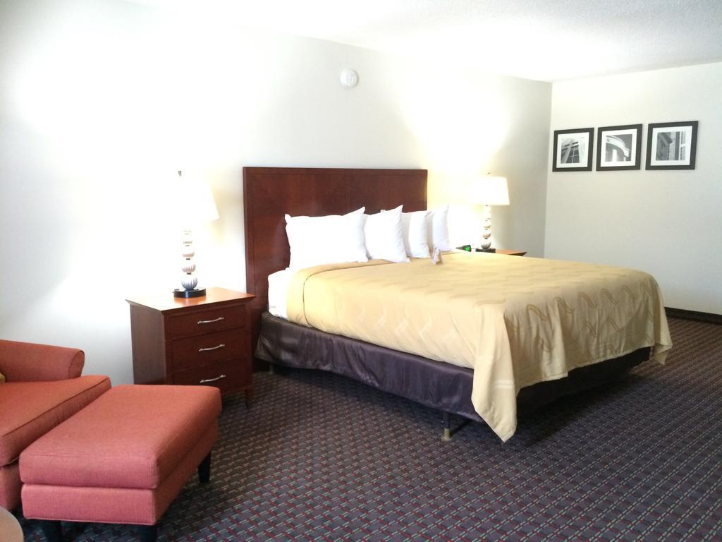 Quality Inn Акворт Экстерьер фото