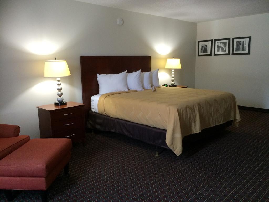 Quality Inn Акворт Экстерьер фото