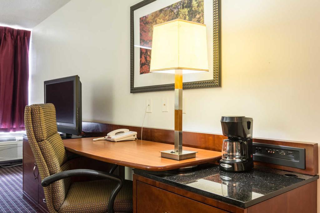Quality Inn Акворт Экстерьер фото