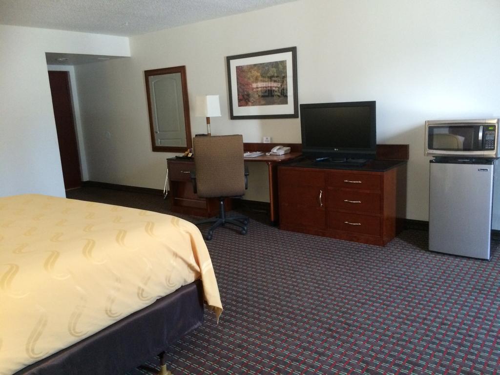 Quality Inn Акворт Экстерьер фото