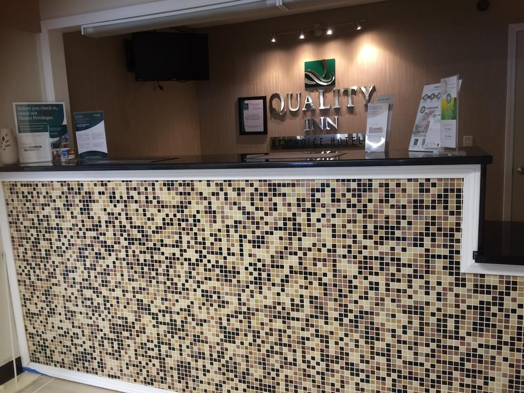Quality Inn Акворт Экстерьер фото
