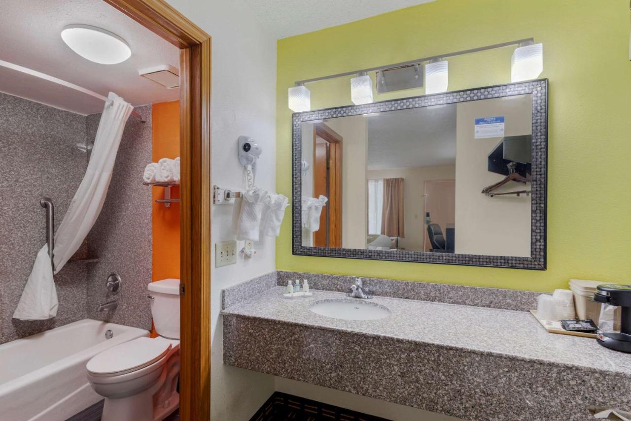 Quality Inn Акворт Экстерьер фото