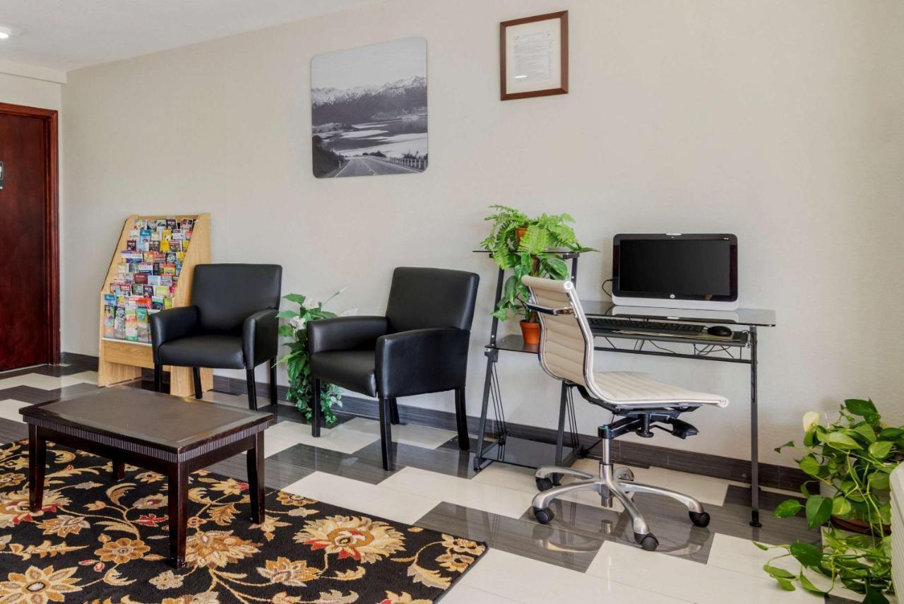Quality Inn Акворт Экстерьер фото