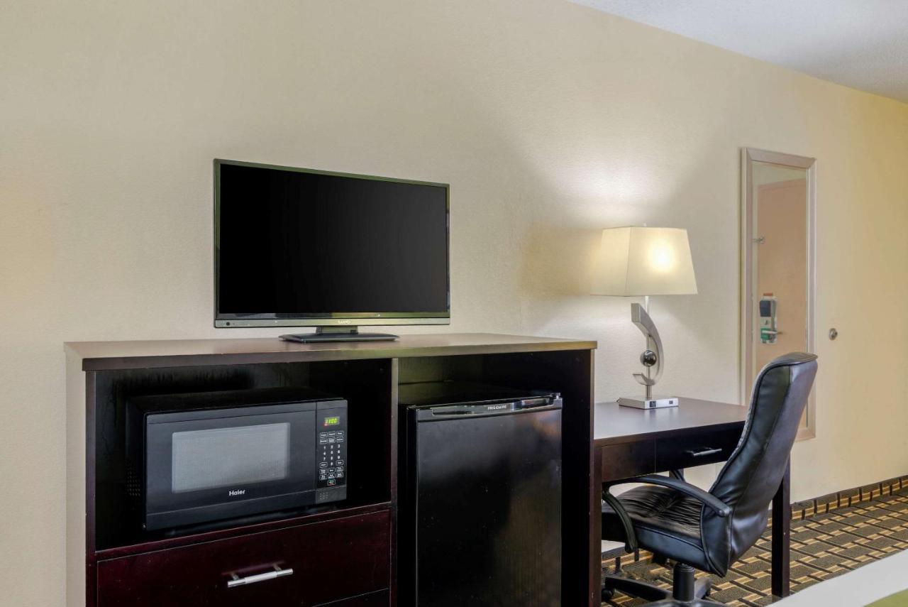 Quality Inn Акворт Экстерьер фото